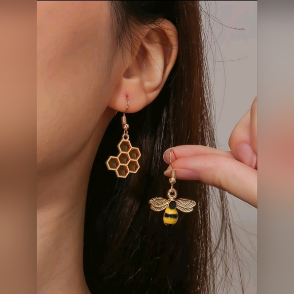 Bee & Honeycomb Decor Mismatched Drop Earrings- Zinc Alloy/Iron Alloy - Picture 2 of 6